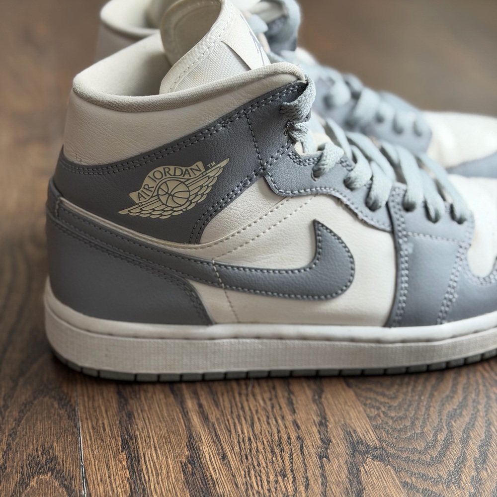 Air Jordan 1 Mid 'Stealth' Sneakers - Picture 6 of 12